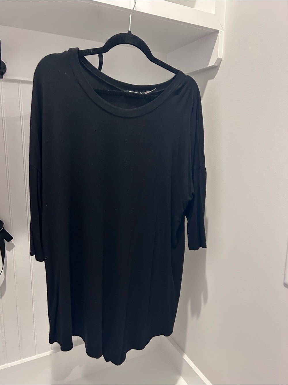 Annabelle Black Relaxed Tunic Top M